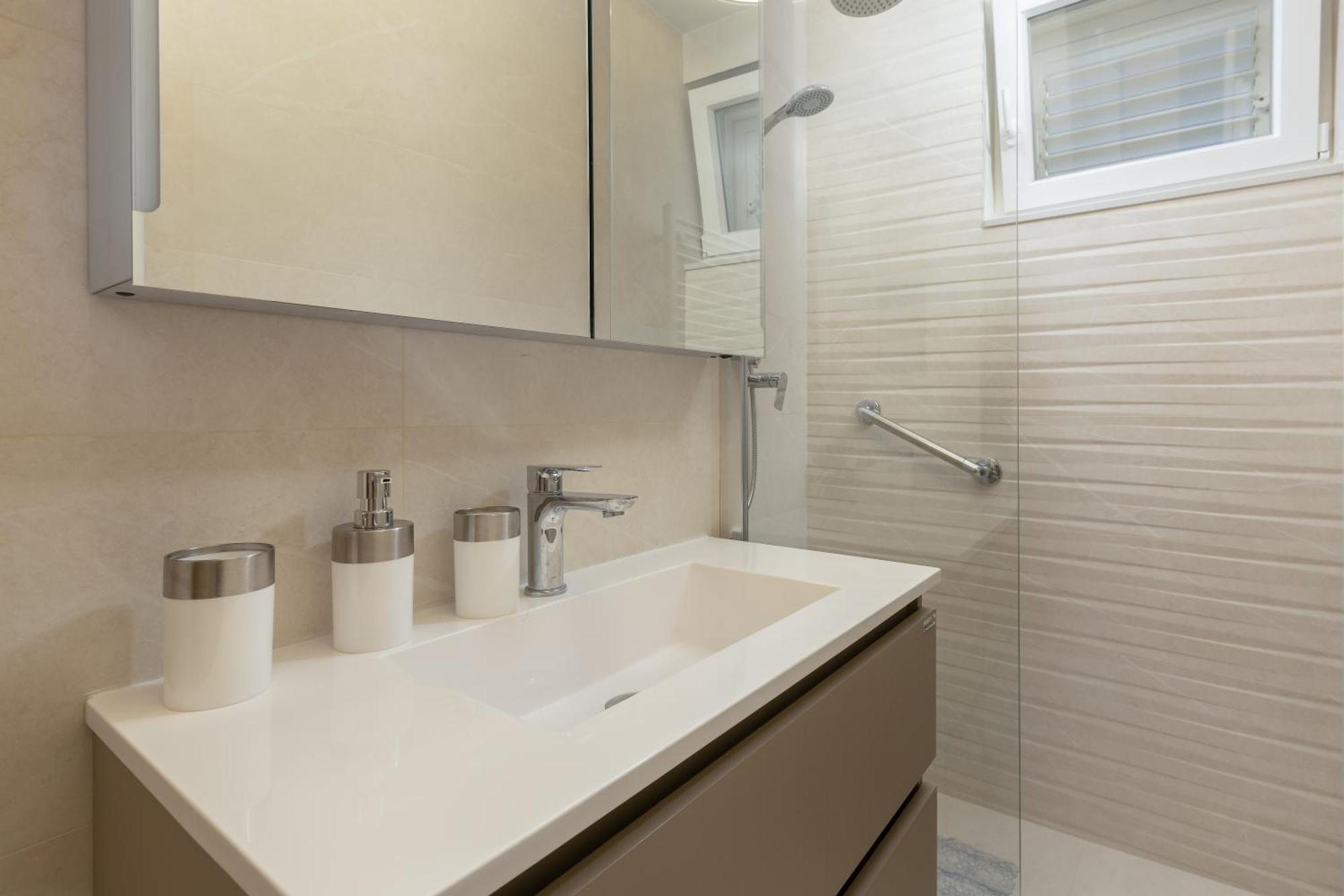 Sky, Free Private Parking Appartement